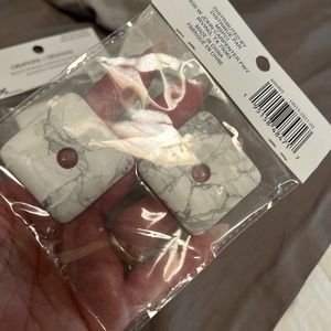 3 pk - bead landing creation white howlite pendants